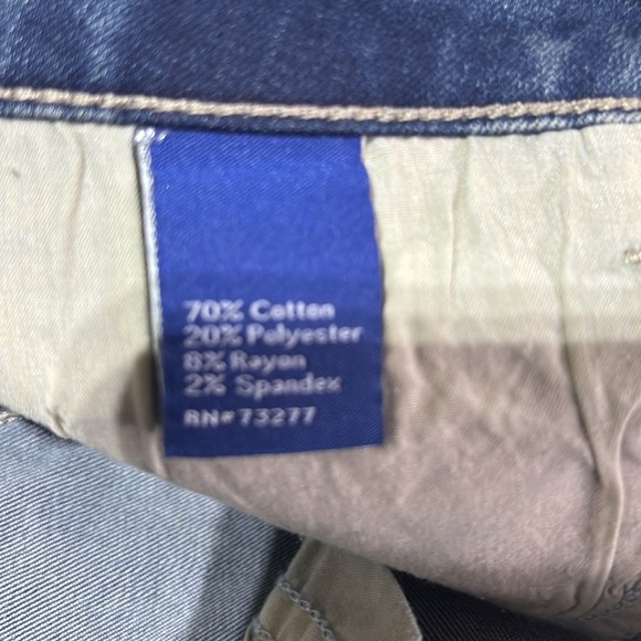 APT.9 Mid Rise Medium wash,short,cuffed shorts, 5 pocket, zip fly,,belt loops - Picture 10 of 10